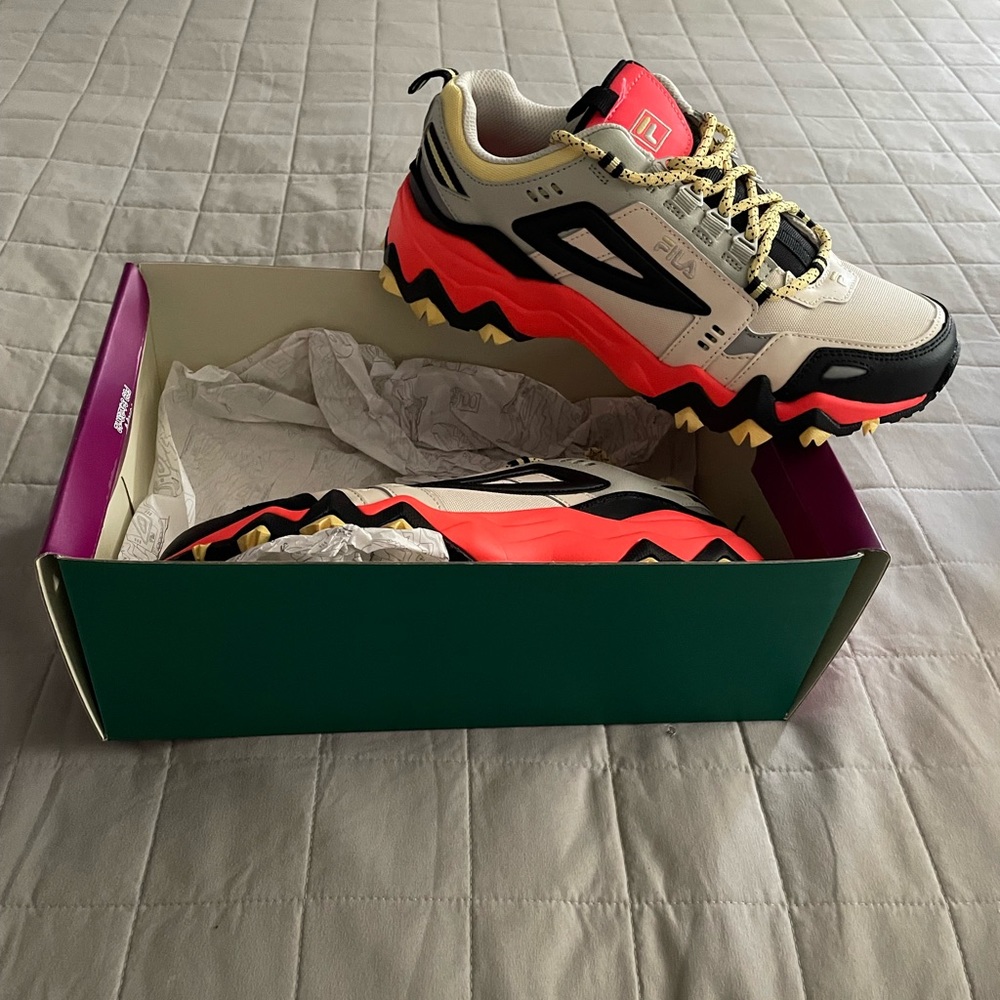🆕 Women's Oakmont TR Sneakers